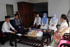 Dandim 0833 bersilaturahmi dengan Kapolresta Makota dan keluarga. (ist) - Momen Idulfitri, Dandim 0833 Jalin Silahturahmi Kapolresta Makota