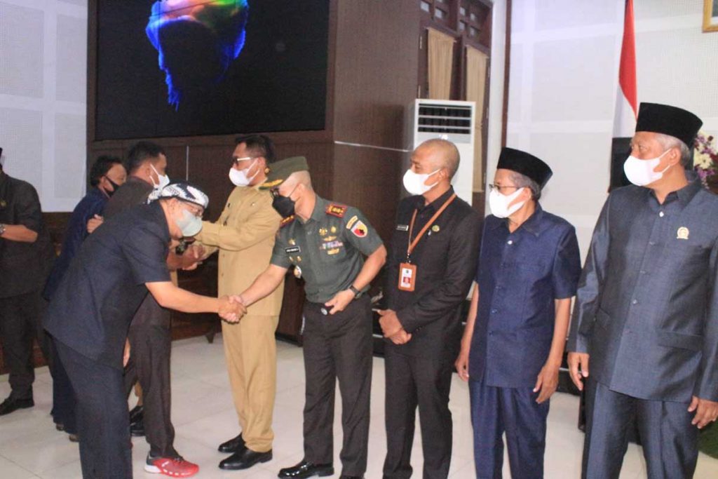 Dilanjutkan halal bi halal. (ist) - Sidang Paripurna, Walikota Sampaikan Pengelolaan Keuangan dan Persetujuan Bangunan Gedung
