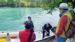Gubernur Jabar Ridwan Kamil ikut mencari putra sulungnya di Swiss. (ist) - Update Pencarian Anak Ridwan Kamil: Area Dipersempit Hingga Ambil Cuti