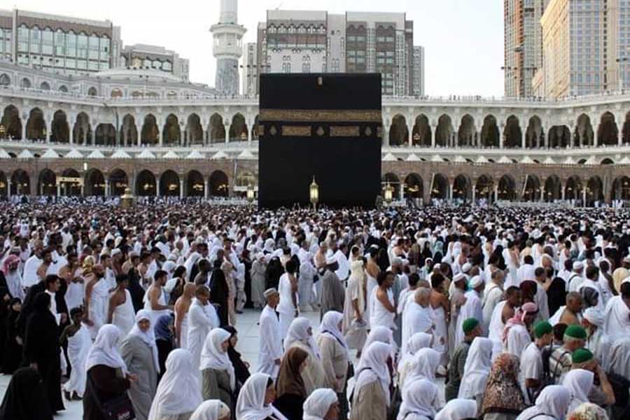 Ilustrasi jemaah haji tawaf mengelilingi Kakbah. (ist) - Kebijakan Anyar Arab Saudi, 1.086 CJH Kabupaten Malang Gagal Berangkat