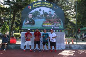 Jajaran TNI olahraga bersama dilanjut minum Susu Serdadu di Lapangan Rampal. (ist) - Jajaran TNI Olahraga dan Minum Susu Serdadu Bersama