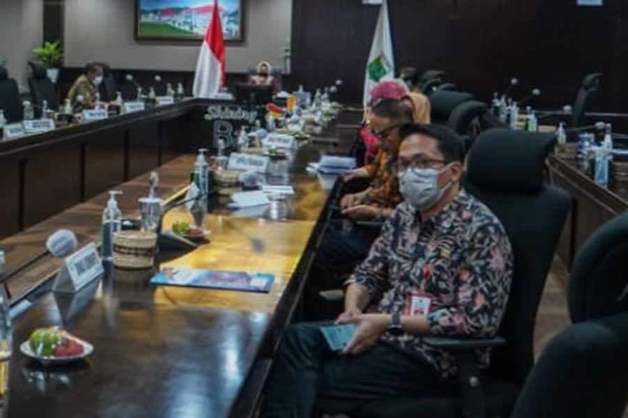 Kadiskominfo Batu, dalam sebuah kegiatan rapat di Balai Kota among tani. (ist) - Migrasi TV Analog Ke Digital Berikan Kualitas Gambar dan Suara Terbaik