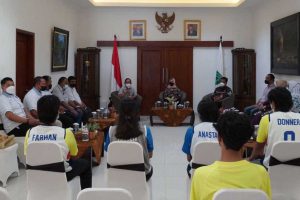 Kegiatan pelepasan Atlet Basket untuk berjuang di Porprov Jatim. (ist) - Wali Kota Batu Lepas Tim Basket Berangkat Tanding ke Porprov