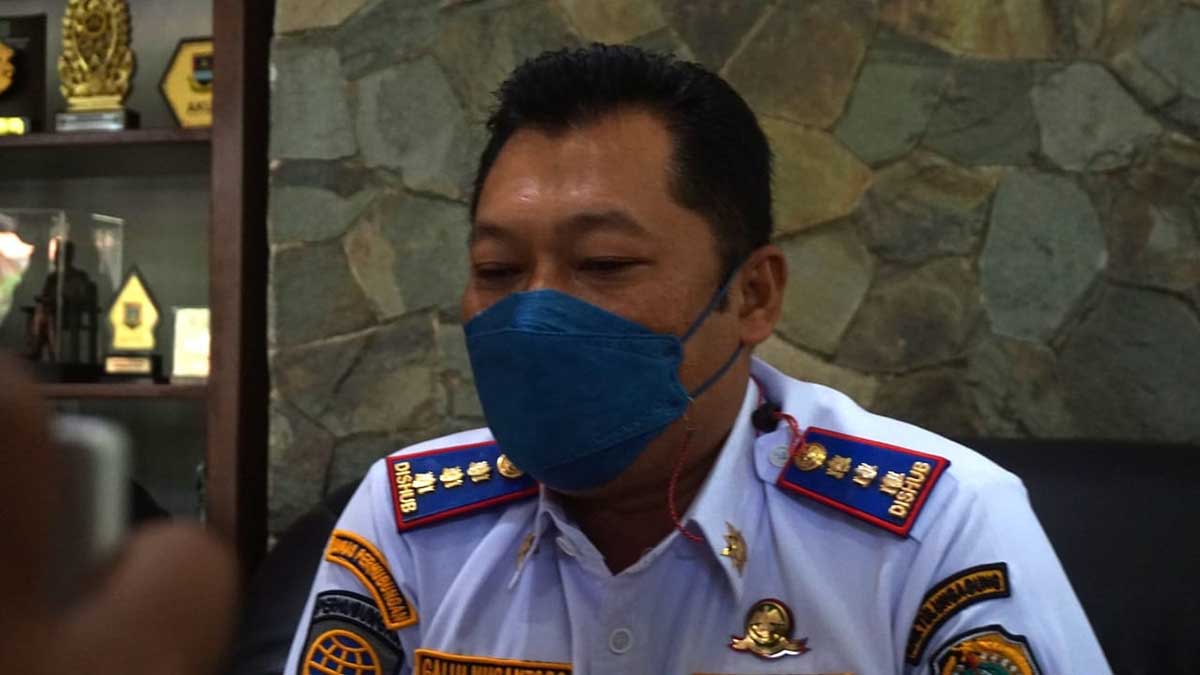 Kepala Dishub Kabupaten Tulungagung, Galih Nusantoro menjelaskan rencana rekayasa lalin. (MemoX/jaz) - Jembatan Penghubung Tulungagung-Kediri Dibangun - Dishub Siapkan Rekayasa Lalin