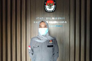 Ketua KPU Tulungagung, Susanah S.Pd.I saat ditemui di kantornya. (Memox/jaz) - KPU Tulungagung Sebut 75 Persen Hasil DPB dari Pemilih Pemula