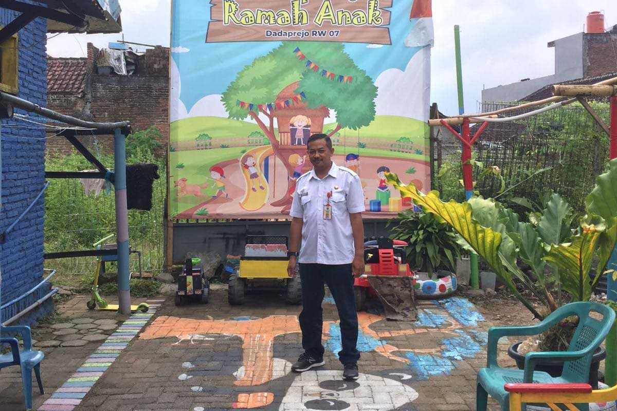 Ketua RW 7, Kelurahan Dadaprejo, Harmoko. (dik) - Ada Gang Ramah Anak Buatan Warga Kelurahan Dadaprejo