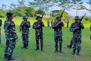 Latihan kemampuan menembak prajurit Kodim 0833/Kota Malang. (ist) - Kodim 0833/Kota Malang Gelar Letbakjatri Triwulan II