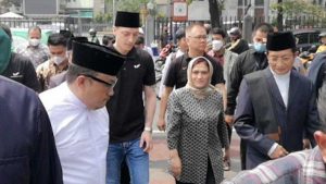 Mesut Oezil di Masjid Istiqlal. (ist) - Salat Jumat di Masjid Istiqlal, Mesut Oezil Diserbu Warga