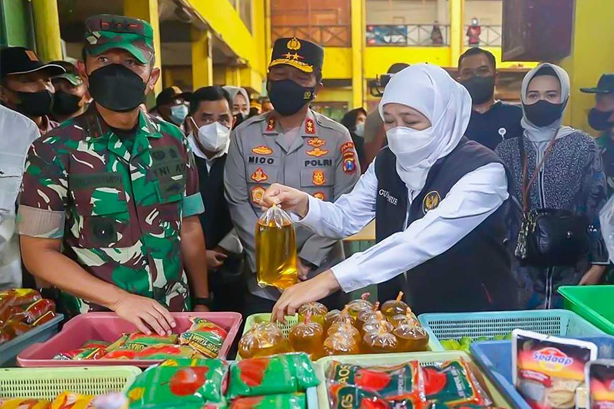 Pangdam V/Brawijaya Bersama Forkopimda Jatim Cek Harga Minyak Goreng di Pasar Tradisional