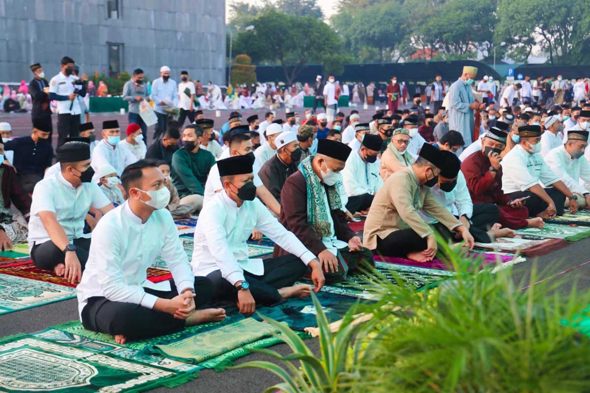 Pangdam V/Brawijaya Melaksanakan Sholat Idul Fitri di Lapangan A. Yani Kodam V/Brawijaya