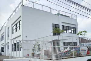 Penampakan gedung TK dan PAUD Cahaya Permata Abadi di Jalan Imam Bonjol Batu. (dik) - Perjuangkan Pendidikan Kampung Halaman, Yuni Shara Bangun TK Bergaya Internasional