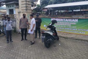 Penutupan sementara Pasar Hewan Pujon berdasarkan SE Bupati Malang. (ist) - Ikuti SE Bupati Malang, Polres Batu Tutup Pasar Hewan Pujon