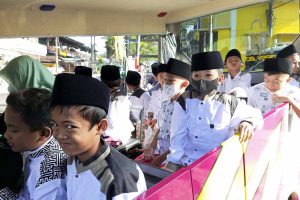 Peserta Sunatan massal, Grebeg Syawalan Rw 3 Mojorejo. (dik) - Grebeg Syawalan, Warga RW3 Mojorejo Gelar Sunatan Massal