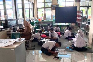 Salah satu kegiatan PTM di SMPN 1 Batu. (dik) - Hari ini, PTM 75 Persen Diberlakukan Lagi