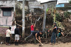 Salah satu kegiatan penanganan bencana alam di Batu. (ist) - Anggaran Rehab Rekon Bencana Menipis, BPBD Batu Berharap Dari PAK