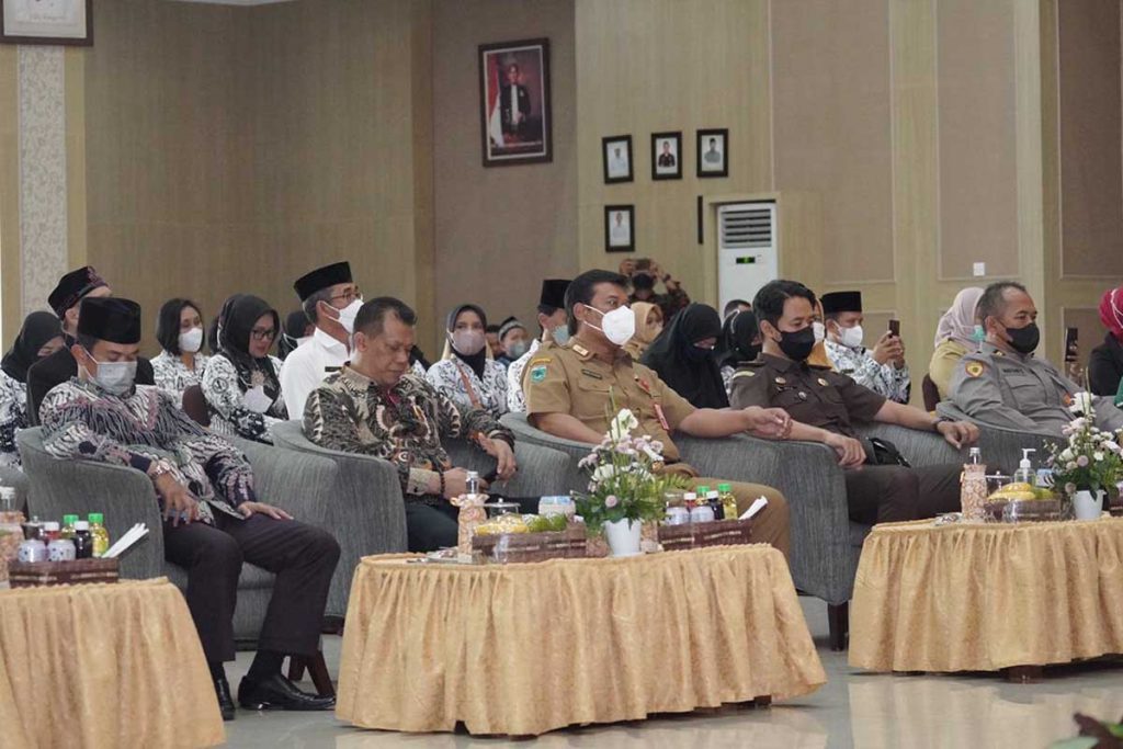 Sekda Batu didampingi Anggota DPRD kota Batu dan Forkompinda. (ist) - PGRI Batu Bangun Semangat Majukan Pendidikan Lewat Halal Bihalal