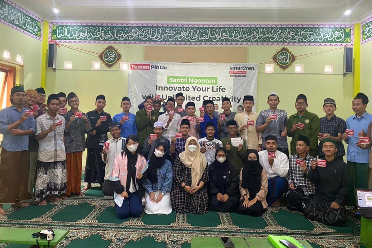 Smartfren Community Roadshow Teman Pintar-Santri Ngonten. (ist) - Smartfren Community Roadshow Teman Pintar-Santri Ngonten dan Giat Sosial di 22 Kota