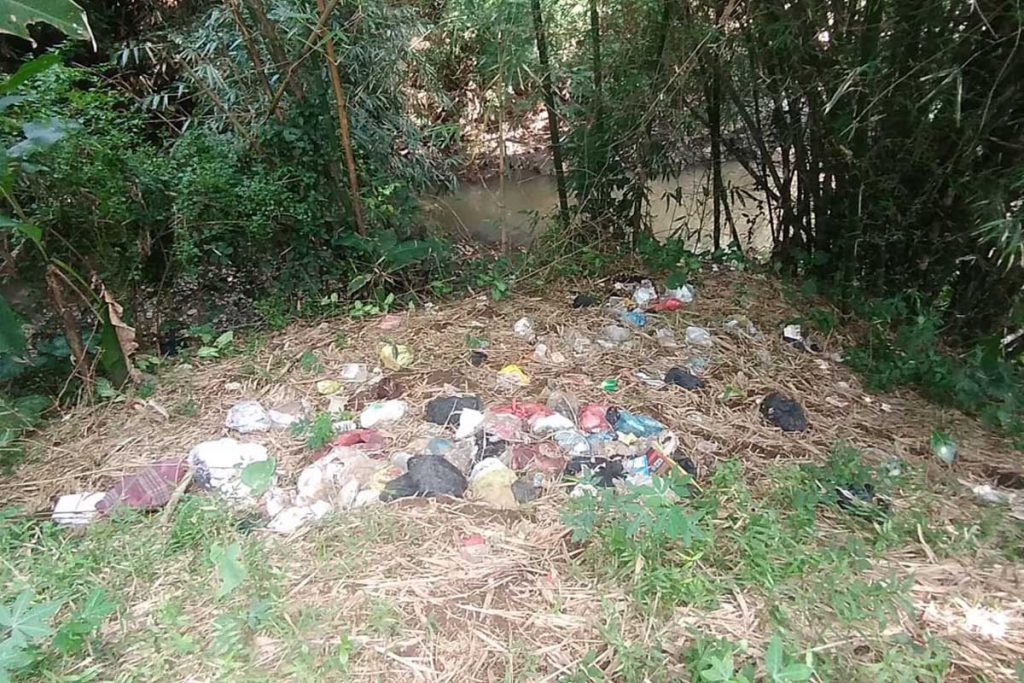 Sungai dan jurang yang difungsikan sebagai TPA oleh masyarakat. (ws6) - Truk Sampah dan Kesadaran Masyarakat Kurang, Sungai Jurang Jadi TPA Alternatif
