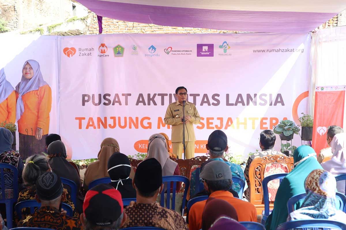Wakil Wali Kota Malang Sofyan Edi Jarwoko, saat memberikan sambutan dalam peresmian pusat aktivitas lansia. (ist) - Wujudkan Kota Ramah Lansia, Pemkot Malang Resmikan Pusat Aktivitas Lansia Tanjung Mas