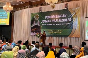 Wali Kota Malang, Drs H Sutiaji saat membuka bimbingan Calon Jamaah Haji Kota Malang. (ws5) - Sutiaji Bersyukur Hingga Menitikan Air Mata - Buka Bimbingan Manasik Haji