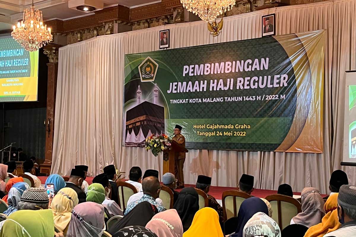 Wali Kota Malang, Drs H Sutiaji saat membuka bimbingan Calon Jamaah Haji Kota Malang. (ws5) - Sutiaji Bersyukur Hingga Menitikan Air Mata - Buka Bimbingan Manasik Haji