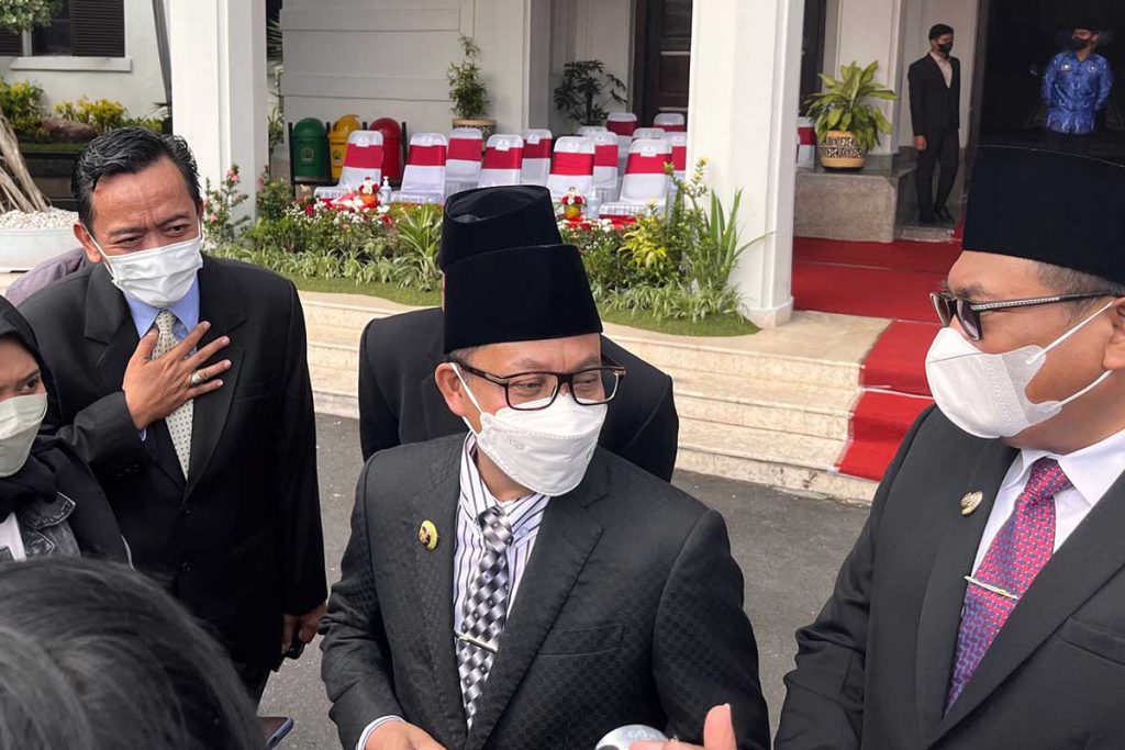 Wali Kota Malang, Sutiaji, saat menjawab pertanyaan awak media. (ws5) - Rencana Pemkot Malang Kembangkan Sejumlah Pembangunan di Kawasan Kedungkandang