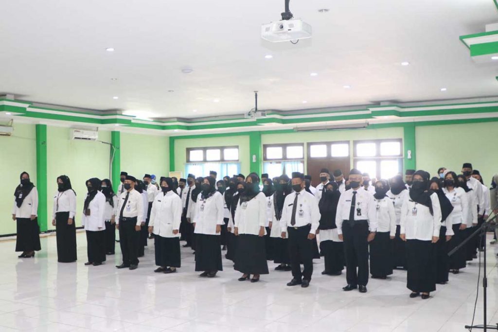64 Kepala Sekolah dan Pengawas Sekolah yang dikukuhkan. (ist) - Walikota Sutiaji Kukuhkan 64 Guru Jadi Kepala Sekolah dan Pengawas Sekolah