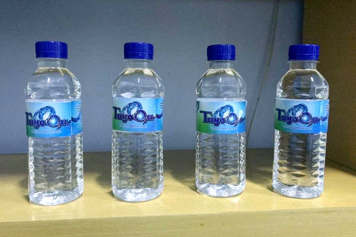 Air Minum Kemasan 'TuyoQu' yang diproduksi mahasiswa Teknik Kimia Politeknik Negeri Malang. (ist) - TuyoQu, Air Minum Dalam Kemasan Karya Mahasiswa Teknik Kimia Polinema