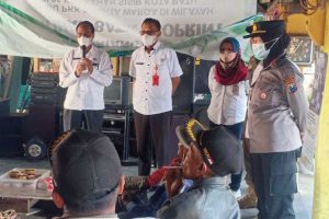 Asisten II Sekda Kota Batu memberikan pengarahan kepada pedagang hewan kurban. (ist) - Tanggal 1 - 13 Juli Pedagang Hewan Kurban Batu Boleh Jualan