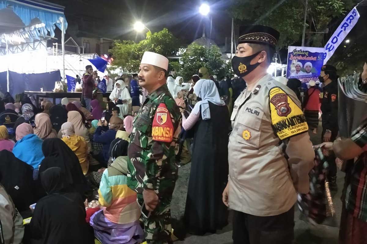 Babinsa-Bhabinkamtibmas Gadang monitoring Majelis Ta'lim Wal Maulid Ar-Ridwan. (ist) - Pastikan Kondusif dan Prokes, Babinsa-Bhabinkamtibmas Gadang Monitoring Majelis Ta'lim