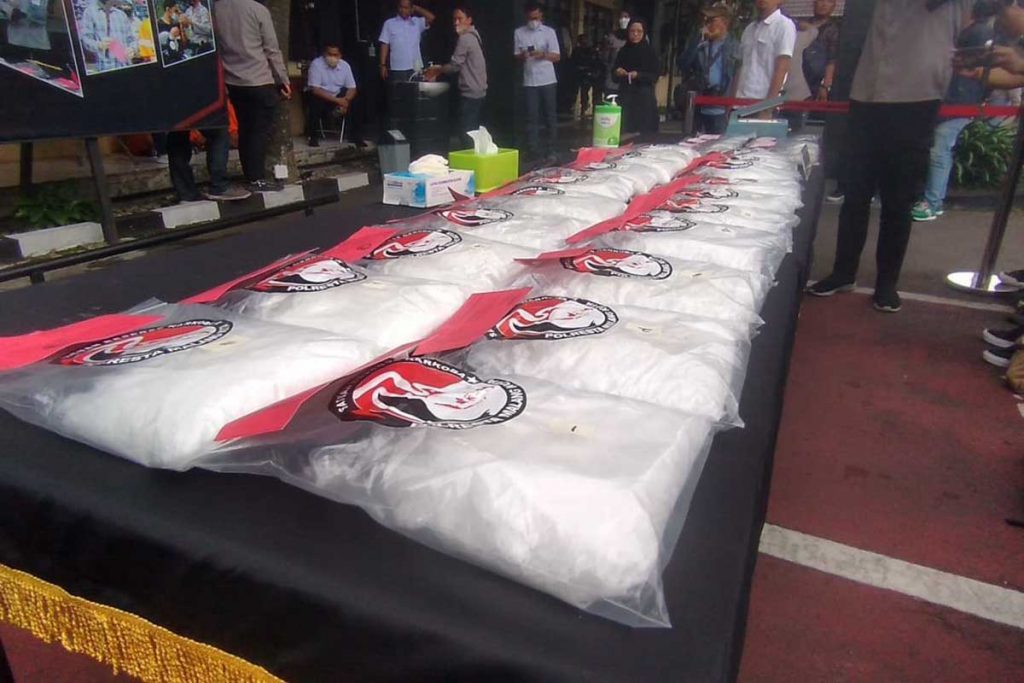Barang bukti sabu sekitar 21 kilogram. (ws6) - Polresta Makota Gagalkan Peredaran Sabu 21 Kilogram, Selamatkan Ribuan Jiwa dari Narkoba