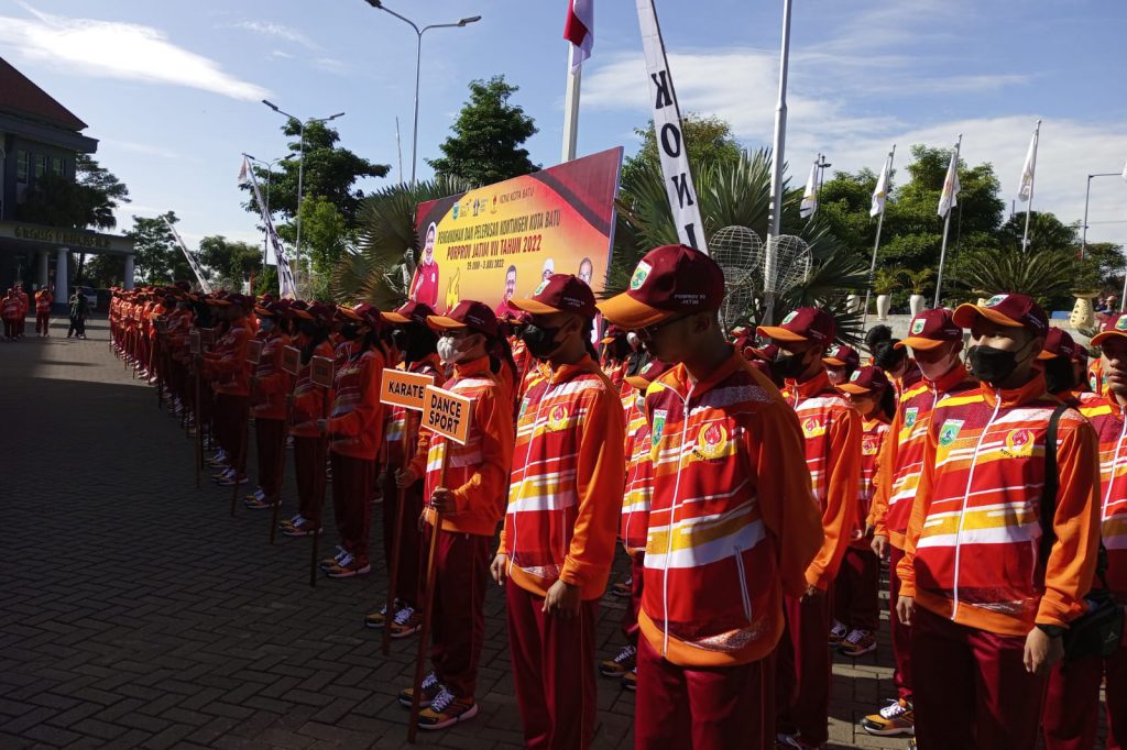 Barisan Kontingen Batu untuk Porprov Jatim VII. (dik) - Wali Kota Batu Doakan Atlet Porprov Batu Boyong Medali Terbanyak
