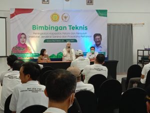 Bimtek peningkatan kapasitas petani dan penyuluh digelar oleh Anggota Komisi IV DPR RI, Ema Umiyyatul Chusnah bersama Dirjen Sarana dan Prasarana Kementrian Pertanian, Rabu (22/6/2022). (pul) - Komisi IV DPR RI Gelar Bimtek Hadapi PMK Jelang Idul Adha