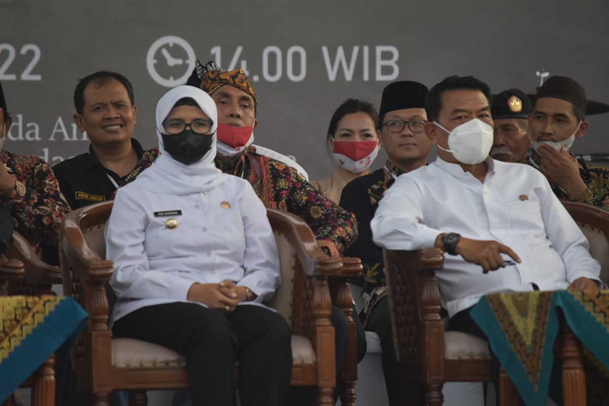 Bupati Blitar Rini Syarifah hadir dalam Apel Kebangsaan di Alun Alun Kanigoro Pemkab Blitar. (leh) - Hadiri Apel Kebangsaan, Bupati Blitar Apresiasi GP Ansor