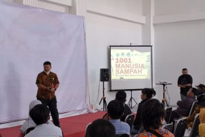 DLH Batu memberikan penjelasan terkait kegiatan 1001 Patung Manusia sampah. (ist) - 1001 Patung Manusia Sampah Bakal Berjajar di Jalan Panglima Sudirman