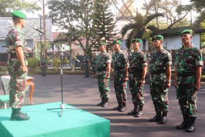 Dandim 0833 memimpin Sertijab Danramil, Perwira Staf dan Bintara pindah satuan. (ist) - Dandim 0833 Pimpin Sertijab Danramil, Perwira Staf dan Pindah Satuan