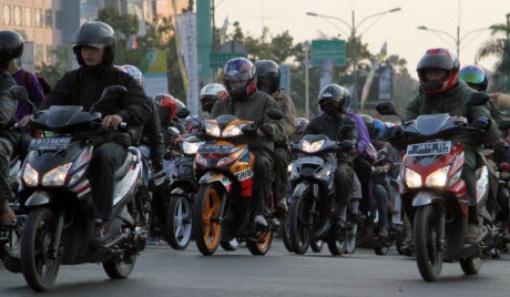 Pengendara-sepeda-motor