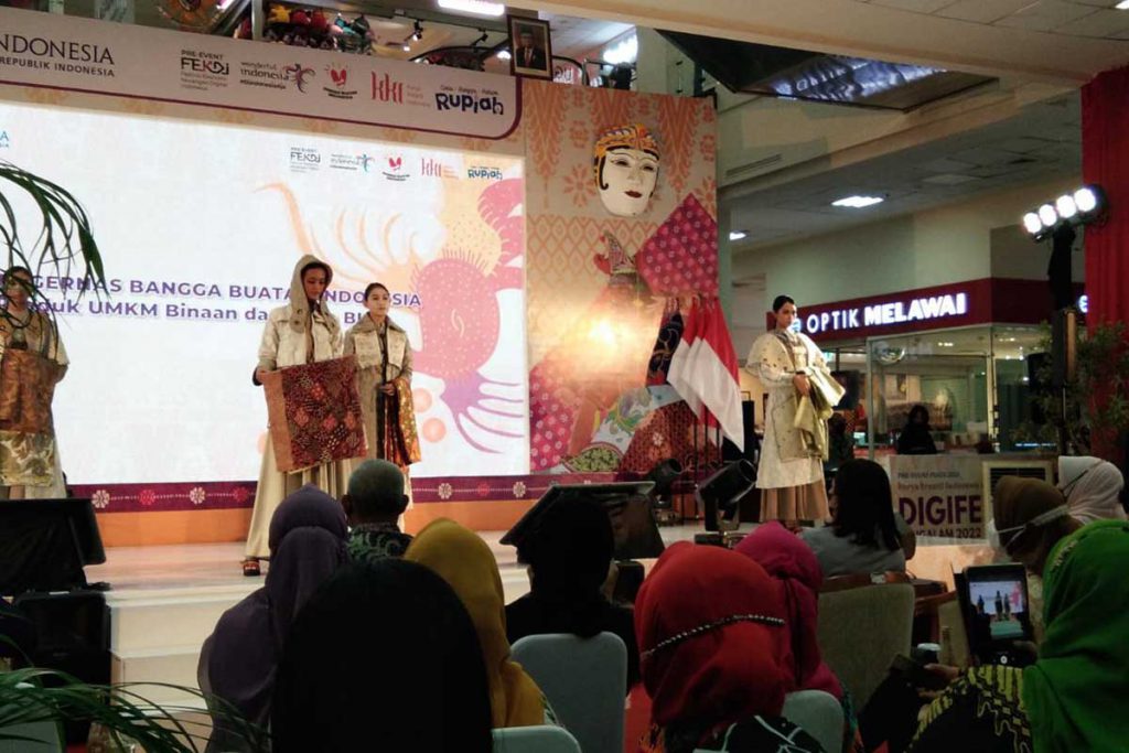 Fashion show, salah satu rangkaian di dalam DIGIFES BI Ngalam 2022. (ist) - DIGIFES BI Ngalam 2022 Dukung Pemulihan Ekonomi Nasional melalui Digitalisasi