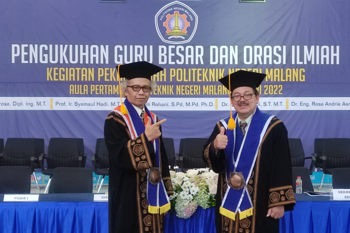 Prof Sarosa (kiri) dan Prof Syamsul Hadi (kanan).