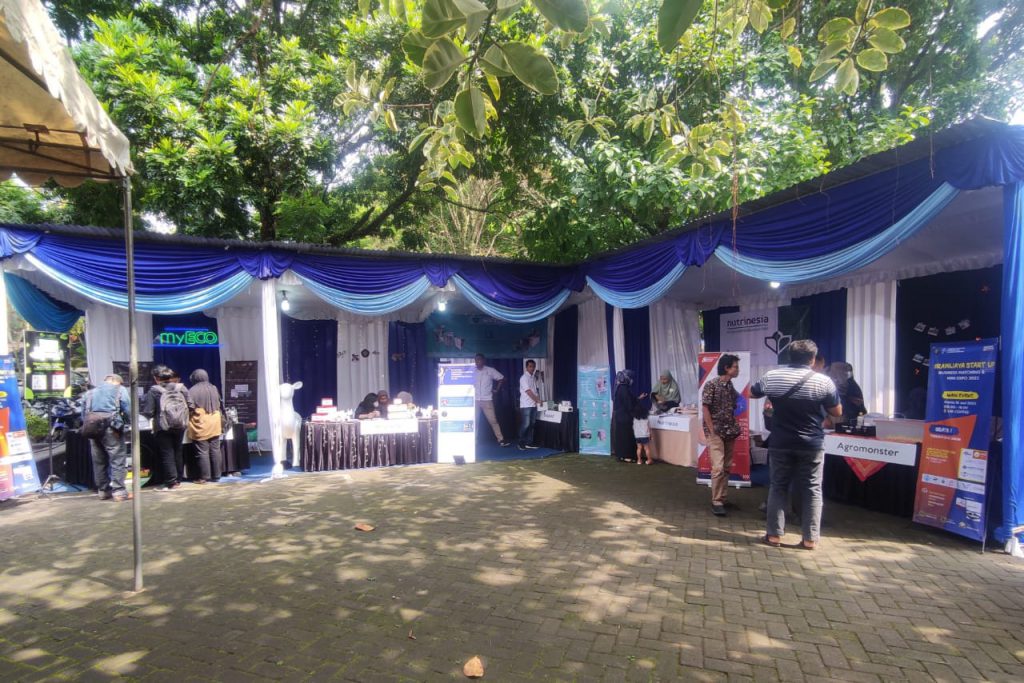 Animo pengunjung melihat produk dan teknologi inovatif.