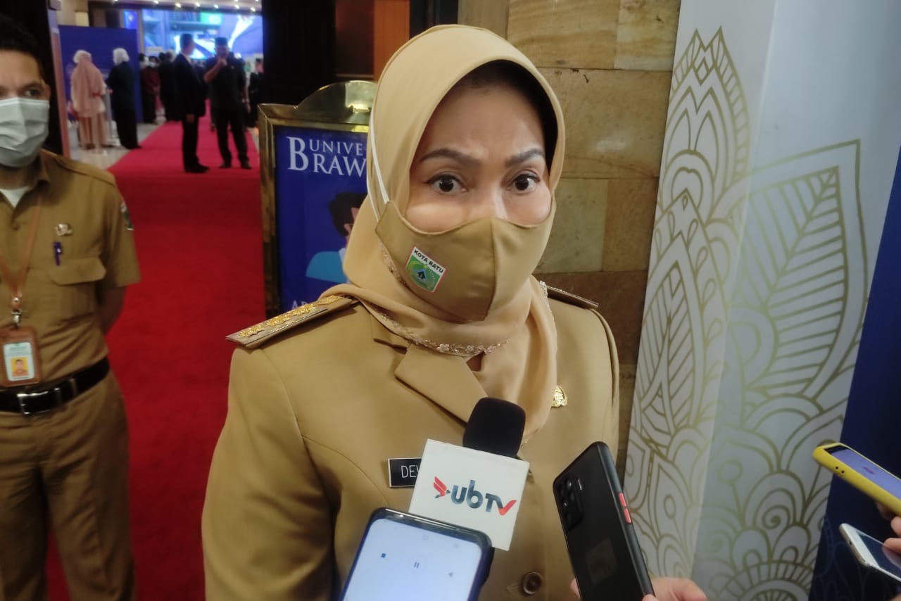 Wali Kota Batu Dewanti Rumpoko. (ist).