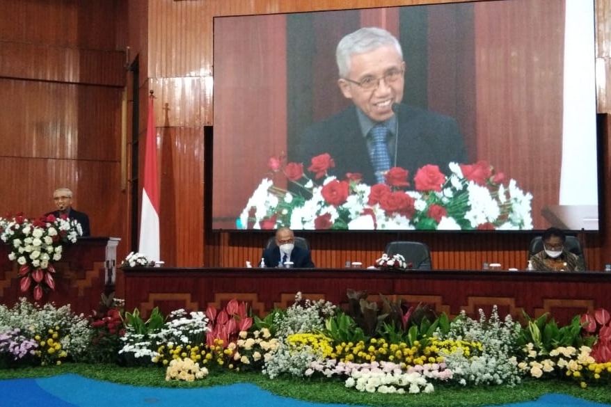 Ketua Dewan Profesor UB, Prof Dr Armanu SE MSc menyampaikan sambutannya. (rhd)
