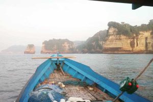 Ilustrasi nelayan di pantai selatan Kabupaten Tulungagung. (MemoX/ist) - Nelayan di Tulungagung Harus Tempuh 17 KM untuk Dapatkan Solar