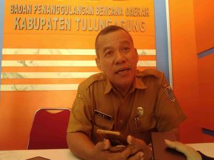 Kabid Kedaruratan dan Logistik Badan BPBD Kabupaten Tulungagung, Nadlori Alwi saat ditemui di kantornya. (memox/jaz) - Dua Kecamatan di Tulungagung Paling Berpotensi Longsor