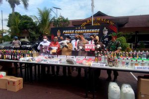 Kapolres didampingi Forkompimda Kabupaten Malang saat melakukan rilis hasil Operasi Pekat Semeru. (ws6) - Operasi Pekat Semeru Polres Malang Jaring 183 Tersangka Kejahatan