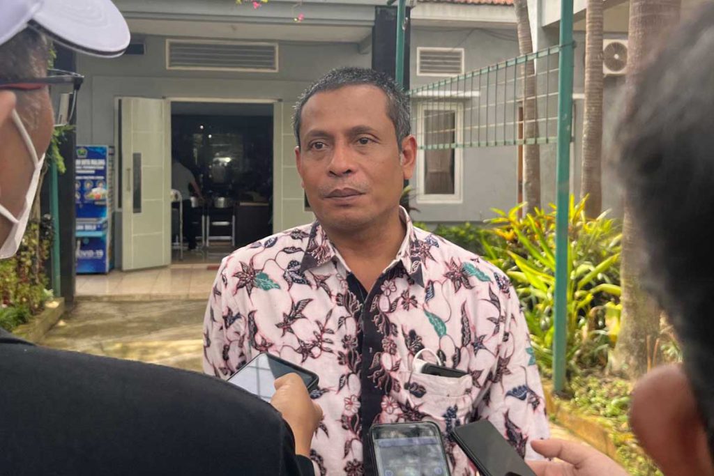 Kasatgas Korsupgah KPK Wilayah 3.2, Edi Suryanto, saat menjawab pertanyaan awak media. (bim) - KPK Minta Pemkot Malang Evaluasi Kerjasama dengan PT KIS