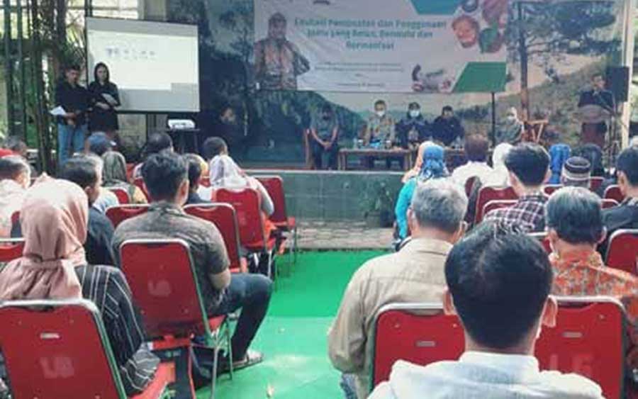 EDUKASI: Kegiatan edukasi pembuatan dan penggunaan jamu yang aman bermutu di Lotus Garden Desa Ketanon Kecamatan Kedungwaru - Edukasi Pembuatan dan Penggunaan Jamu Tradisional, Dinkes Tulungagung Gandeng Kemenkes RI Dan Komisi IX DPR RI
