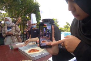 Kegiatan praktik Content Creator Academy. (ws6) - Dongkrak Pariwisata, Disparbud Kabupaten Malang Bentuk Komunitas Content Creator
