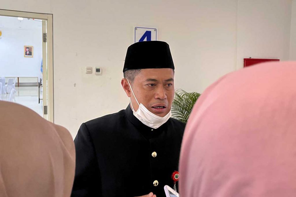 Kepala Disdikbud Kota Malang, Suwarjana, saat menjawab pertanyaan awak media. (bim) - Hari Terakhir Pendaftaran PPDB Jenjang SMP Negeri Kota Malang