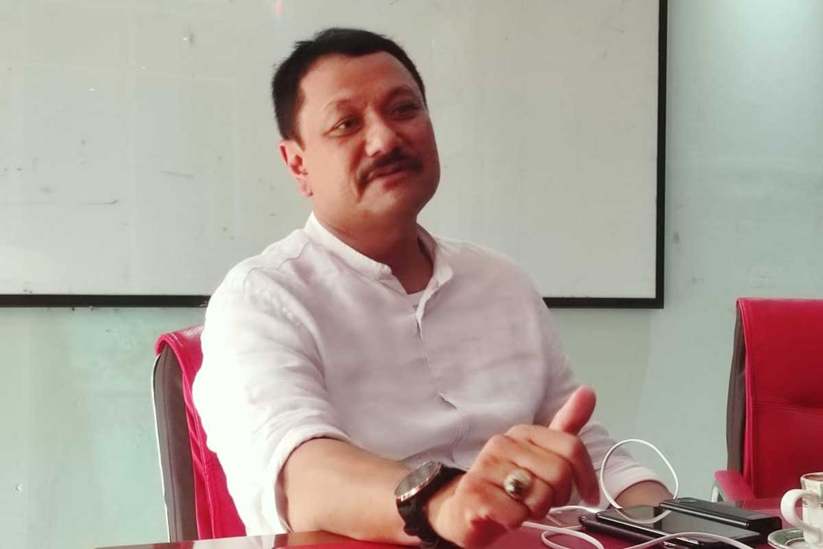 Ketua KONI Kota Malang, Eddy Wahyono, menjawab pertanyaan awak media. (rhd) - KONI Kota Malang Diperiksa Kejari, Eddy Wahyono: Tidak Ada Masalah